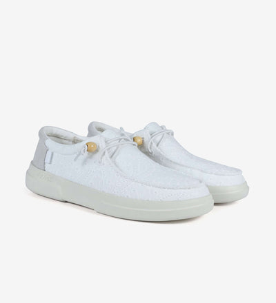 White Kila Ultralight Wallys with elastic laces, cotton upper, and EVA sole, ideal for breathability and comfort.