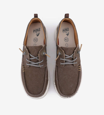 Brown Byron Ultralight Boat Shoes with elastic laces, cotton canvas upper, and wave hi-grip rubber outsole, size 42.