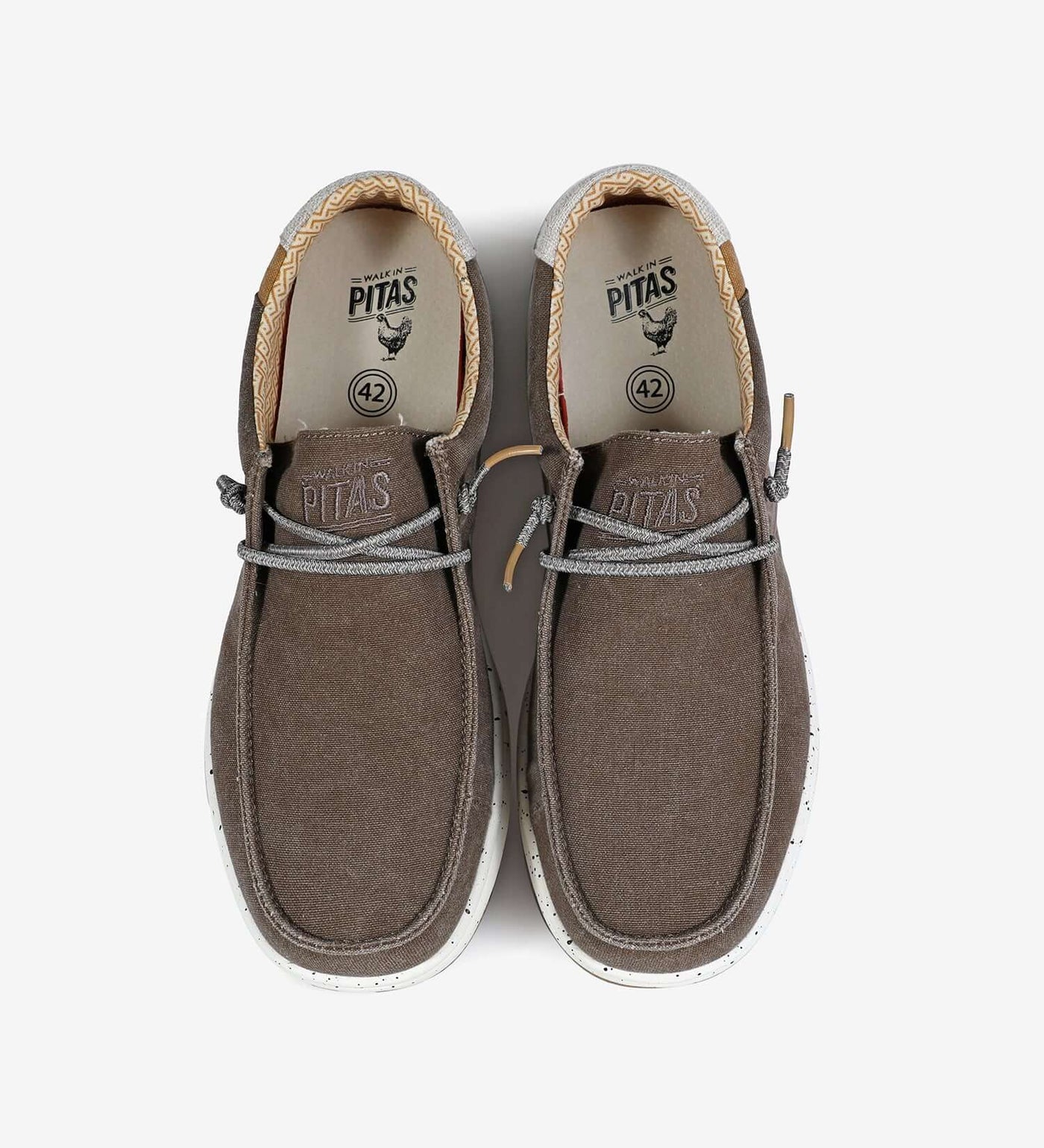 Top view of Nias Ultralight Wally boat shoes with adjustable elastic laces and ultralight EVA sole, featuring a breathable cotton lining.