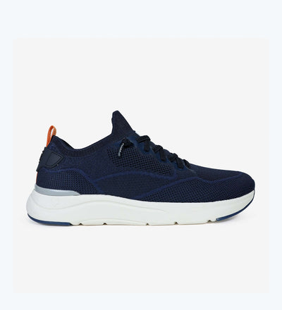 Navy Cue Men’s Sneakers with mesh fabric upper and ultralight EVA sole, showcasing memory foam insole for all-day comfort.