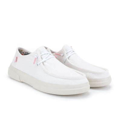 White Dafne Ultralight Wally shoes with easy-on elastic laces and colorful lining, featuring a breathable cotton upper and EVA sole.