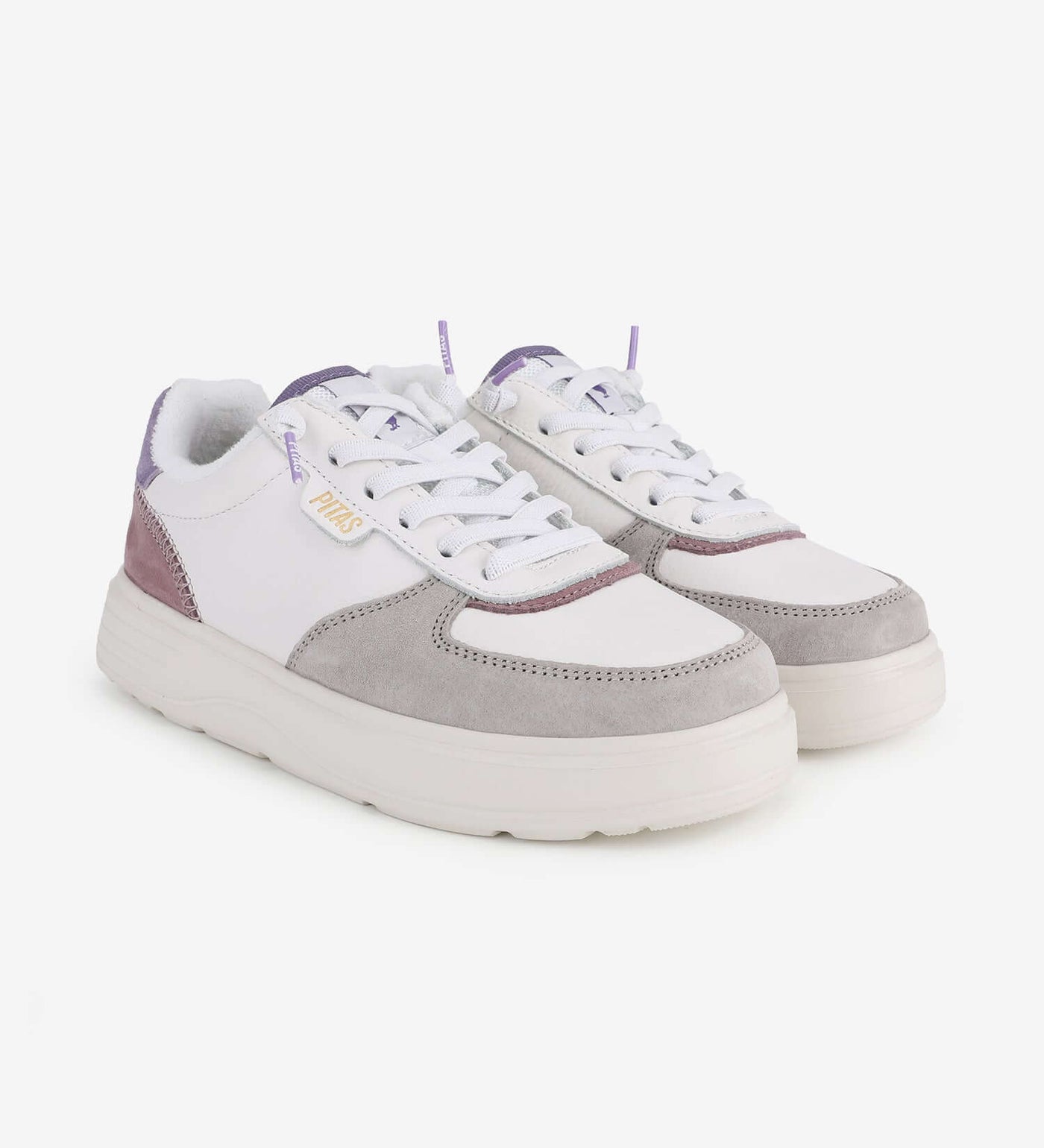 Zan water-repellent leather sneakers by Pitas with 4cm platform and easy-on elastic laces, combining comfort and style.